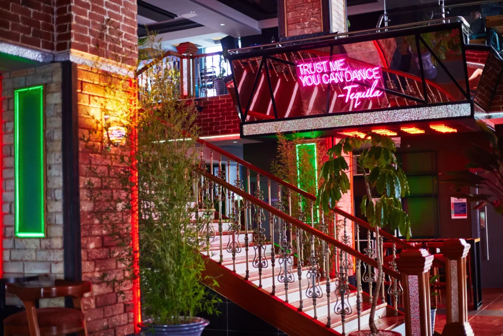 club-xoyo-entrance